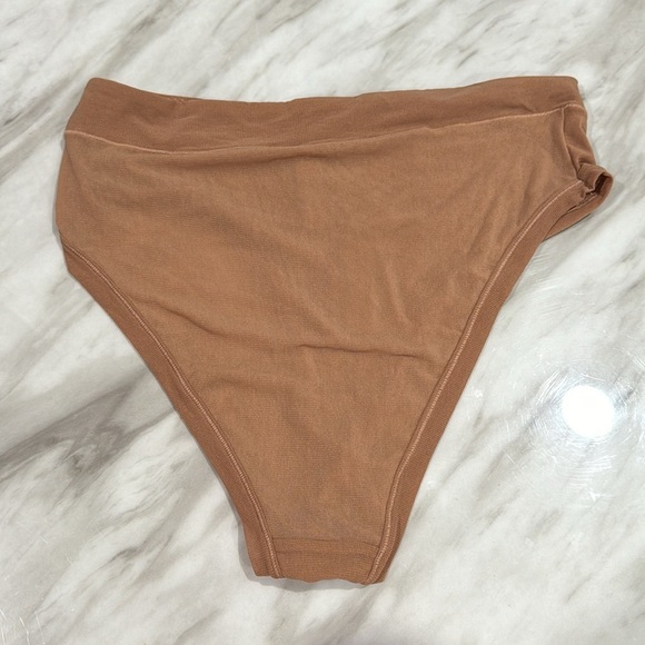 Skims Fits Everybody Hipster Underwear in Sand Size 4X NWT - Picture 8 of 11